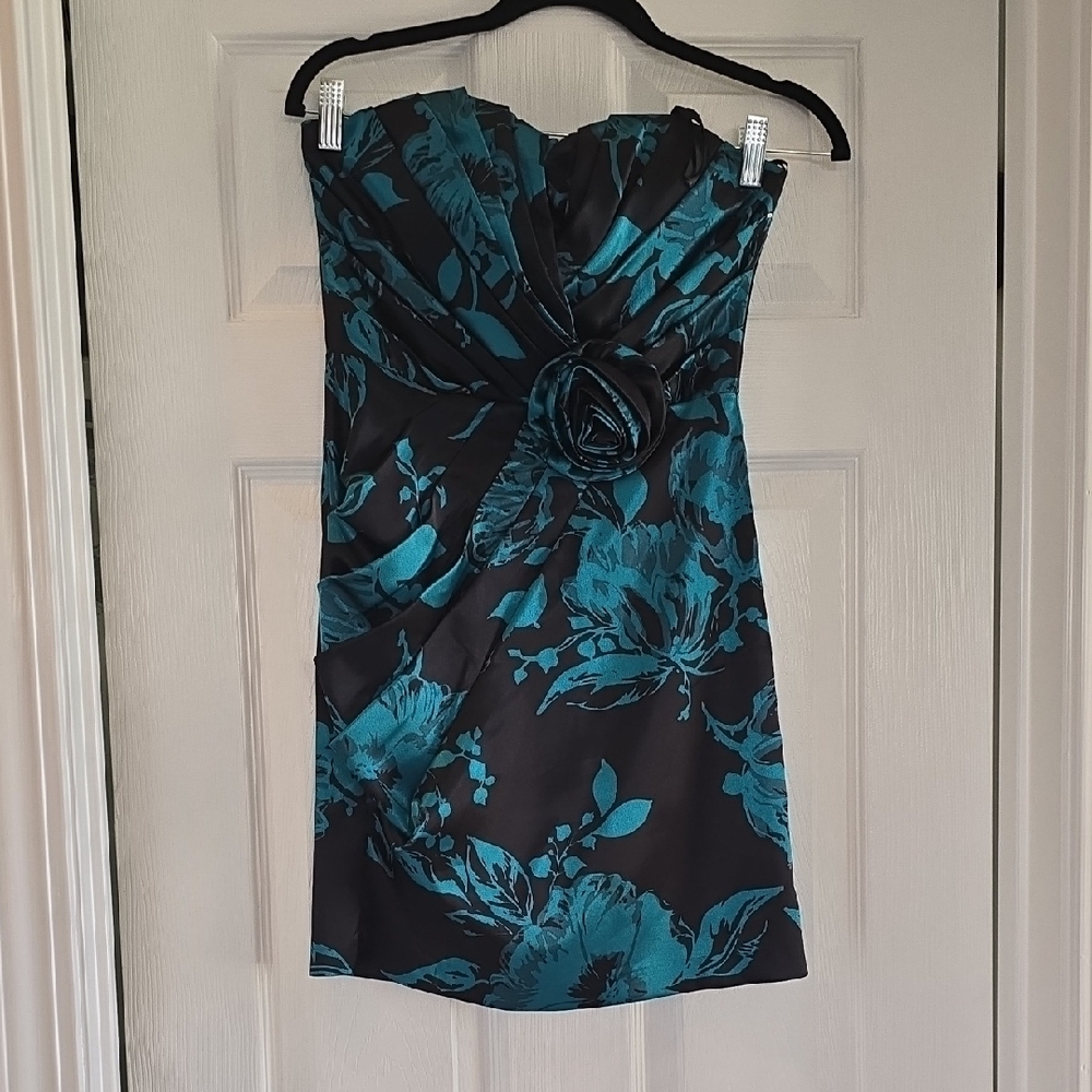 Snap Black and Blue Strapless Sweetheart Cocktail Dress